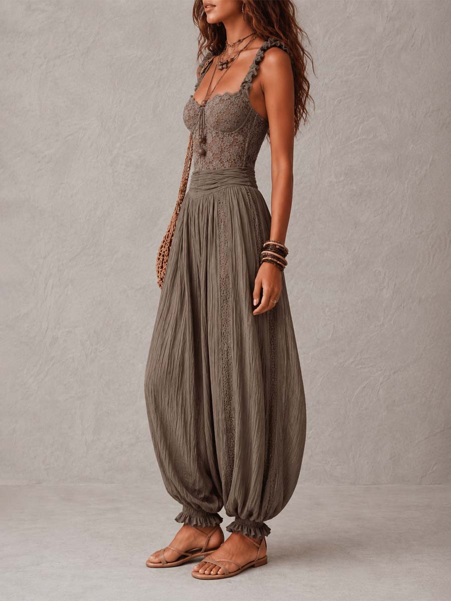 Nieves – Jumpsuit mit Rüschen-Trägern, Spitze und weitem Bein