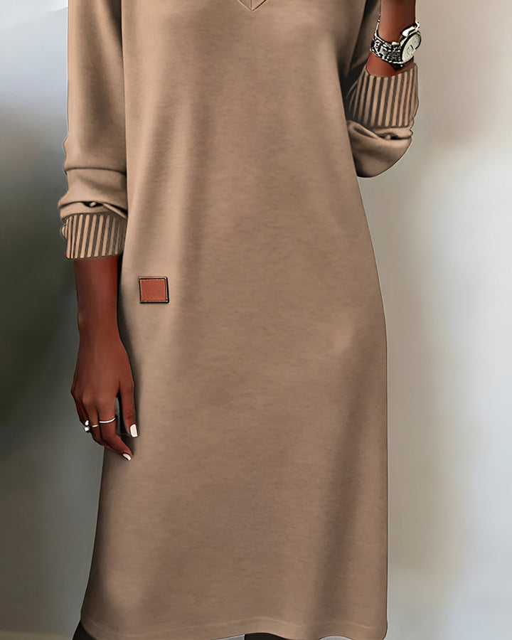 Kymari – Lässiges Strickkleid mit V-Ausschnitt