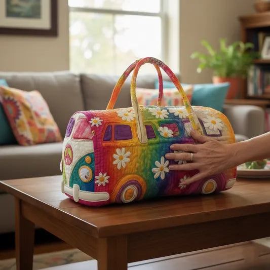 RetroBloom – Gesteppte Reisetasche mit Vintage Wohnmobil Motiv