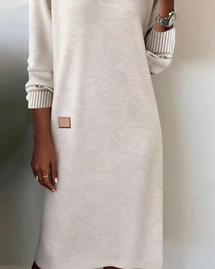 Kymari – Lässiges Strickkleid mit V-Ausschnitt