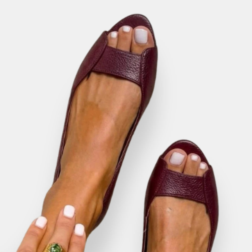 Fryda – Flache Sandalen in Metallic Optik