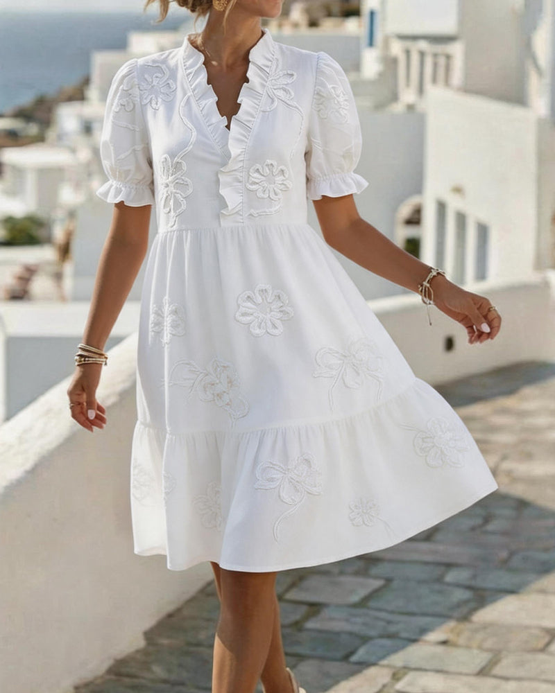 Nija – Kleid mit V-Ausschnitt und Rüschen