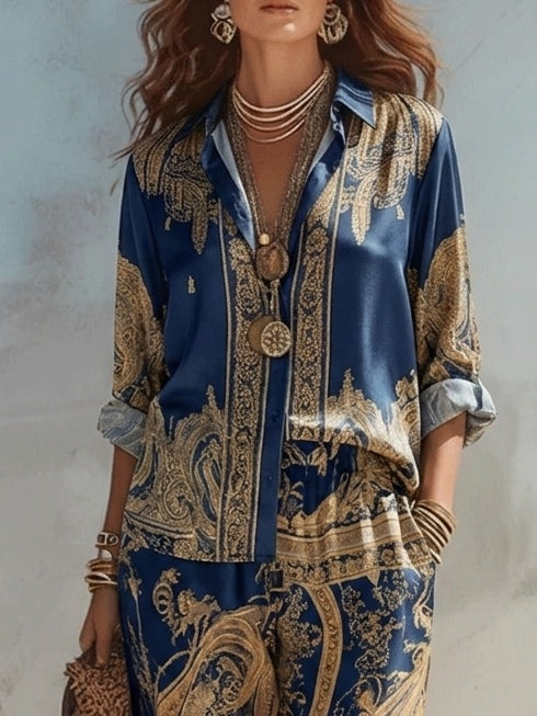 Jyllia – Zweiteiliger Anzug aus Satin mit goldenem Barockmuster