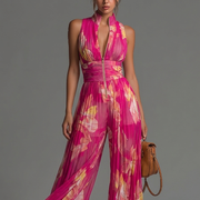 Lamai –  Eleganter, plissierter Jumpsuit mit Neckholder und weitem Bein