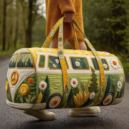 RetroBloom – Gesteppte Reisetasche mit Vintage Wohnmobil Motiv