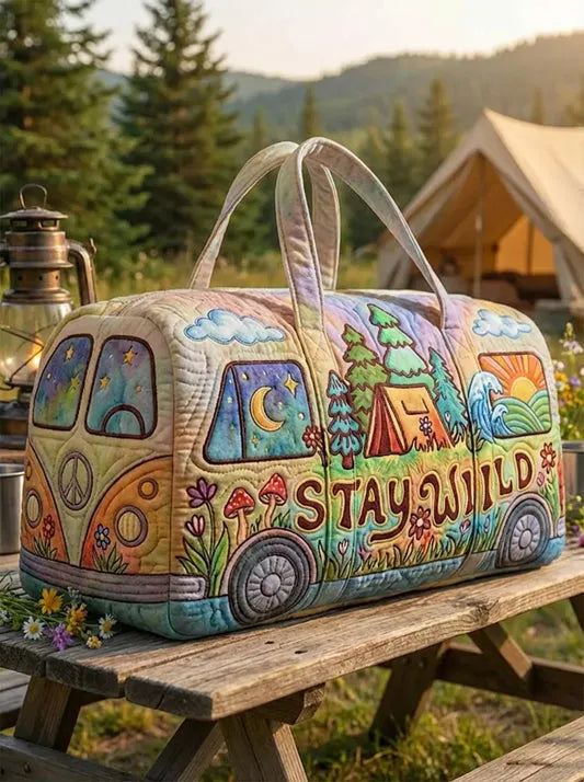 RetroBloom – Gesteppte Reisetasche mit Vintage Wohnmobil Motiv